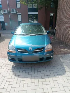 Nissan Almera Tino