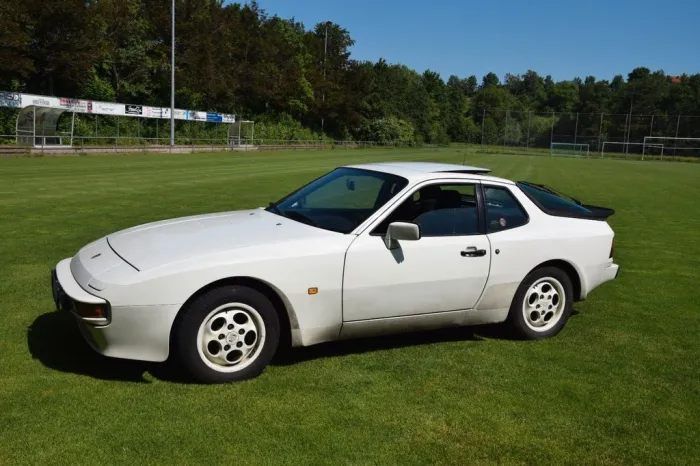 Porsche PORSCHE 944 Oldtimer-Zulassung