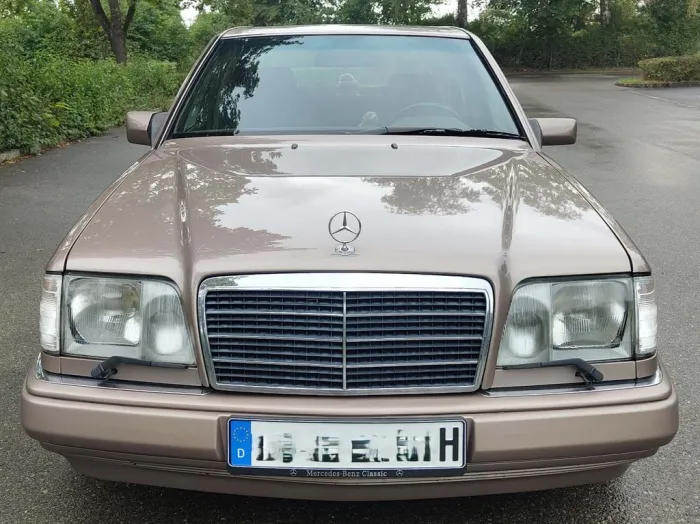 Mercedes-Benz E220 W124 Klima Automatik eSSD SRA rosenholz