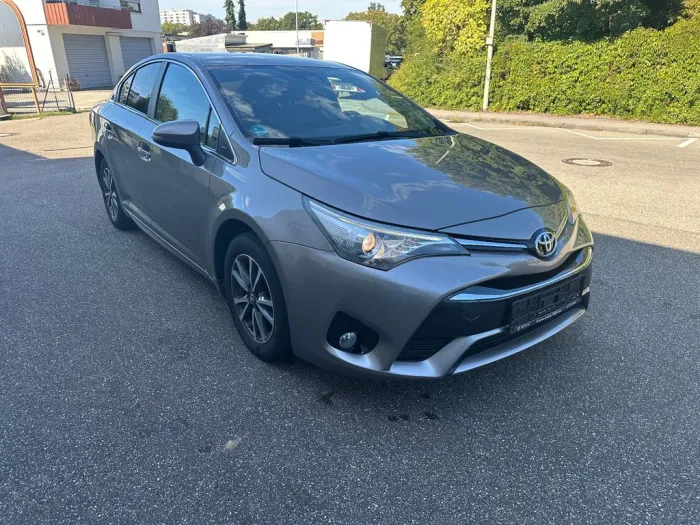 Toyota Avensis 1,8-l-Valvematic,Autom.,Navi,Kamera