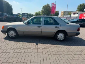 Mercedes-Benz 250d E250d / 124 SD