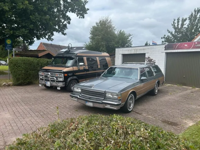 Chevrolet Caprice Station Wagon, Chevy Cap...
