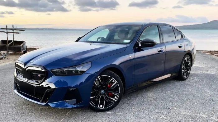BMW i5 M60 xDrive, Sport Pro, Glasdach, Harmann