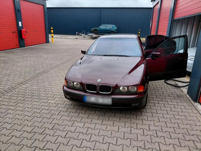 BMW e39 528