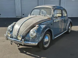 Volkswagen VW Käfer mit Faltdach aus 1958