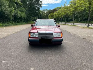 Mercedes-Benz Oldtimer w124 Mercedes 250D