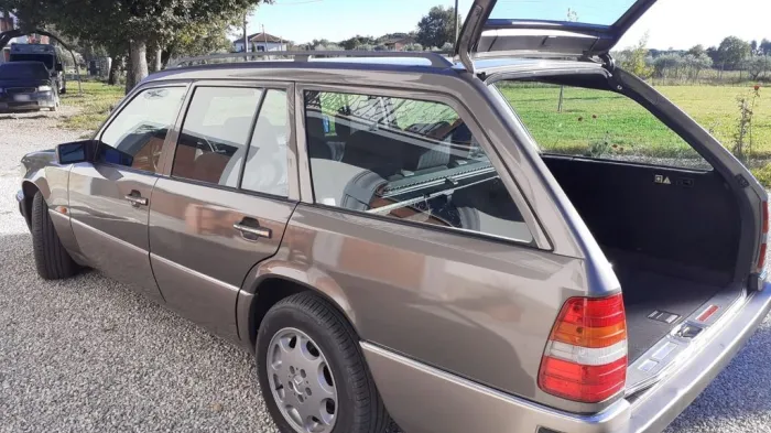 Mercedes-Benz Mercedes Benz W124 250TD (Kombi)
