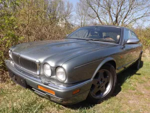 Jaguar Daimler X300