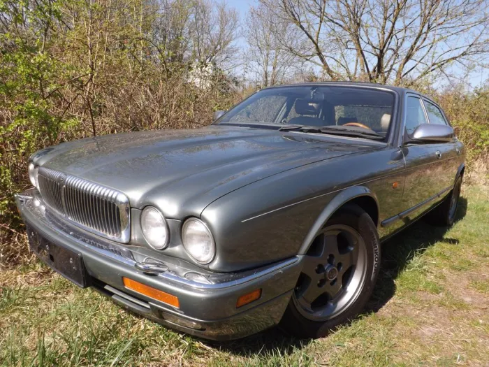 Jaguar Daimler X300