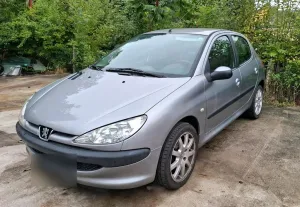 Peugeot 206, steht in Zwickau!