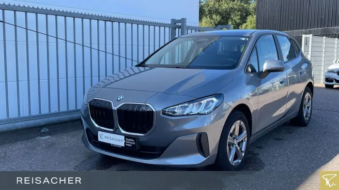 BMW 218i ActiveTourer DrAss ParkAss Navi CarPlay 17