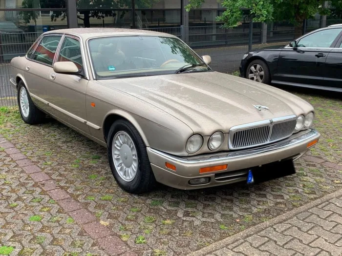 Jaguar XJ 300 3,2l V-6 Sovereign Automatik...