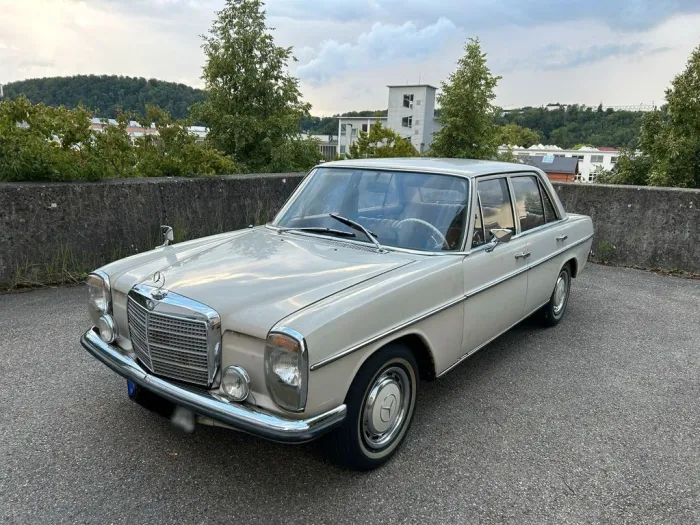 Mercedes-Benz Mercedes Benz 220D W115 Strich8 Oldtimer