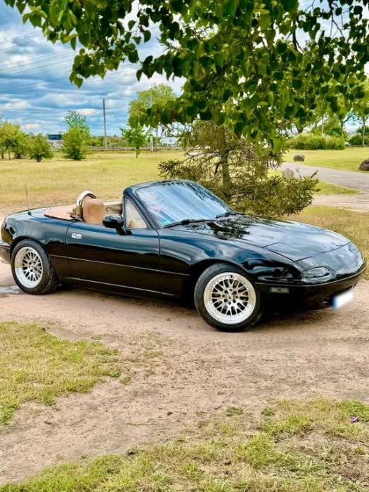Mazda MX5 1.8 Miata schwarz 