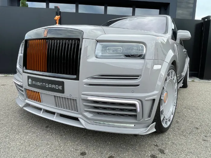 Rolls-Royce Cullinan Black Badge MANSORY 4-Seat Starlight