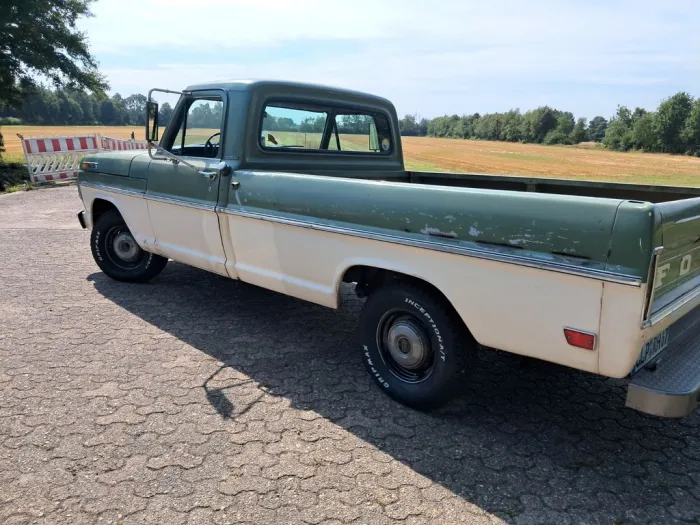 Ford F 100