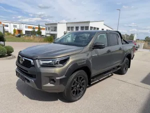 Toyota Hilux Double Cab INVICIBLE 4x4 Rollo & Bügel*AHK