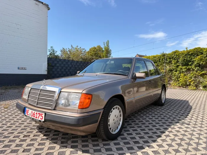 Mercedes-Benz E 260 W124 Limusine Rentnerfahrzeug