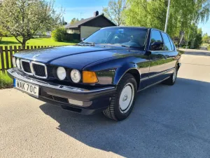 BMW 750, e32