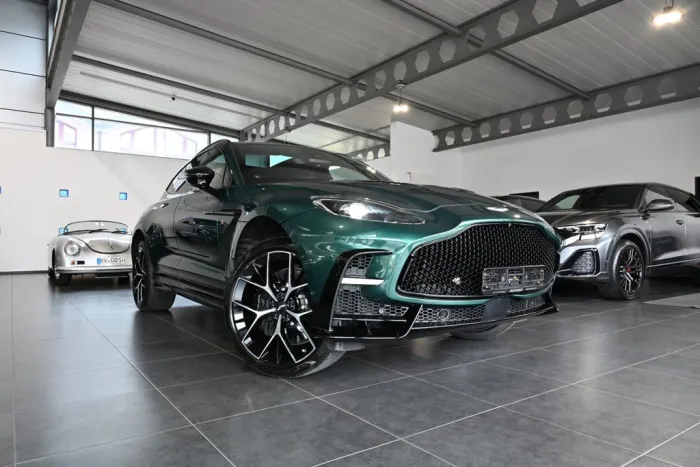Aston Martin DBX S Malachite Green/Bowers&Wilkins/S-Alcantara