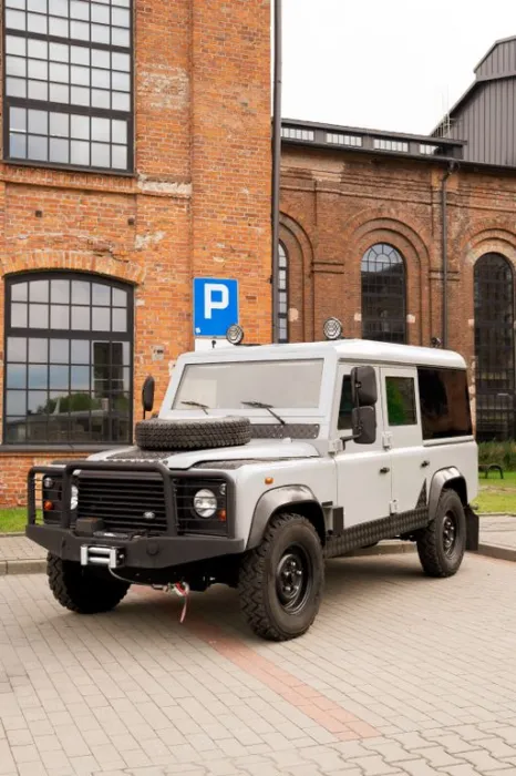 Land Rover  1992 Land Rover Defender 110 V8 3.5 - Armored 