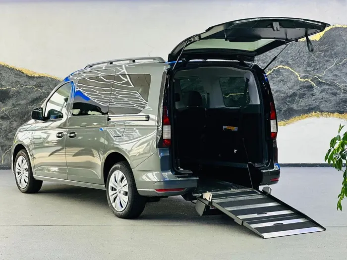 Volkswagen Caddy Maxi-Life-Behindertengerecht-Rampe