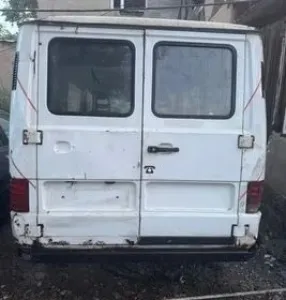 Mercedes-Benz MB 100