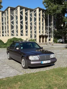 Mercedes-Benz 220