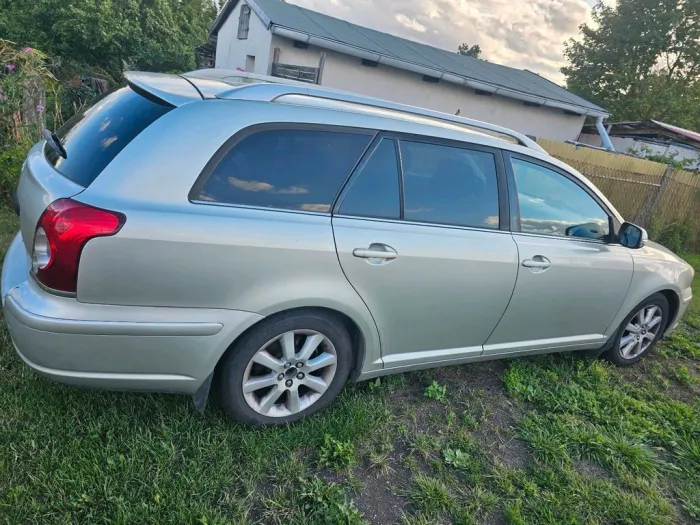 Toyota toyota avensis 274000km benziner bevorzugt...