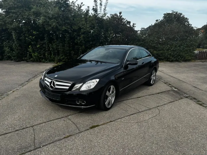 Mercedes-Benz E 250 Coupé E 250 CGI BlueEFFICIENCY Avantgarde