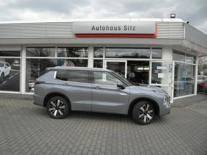 Mitsubishi Outlander Plug-in Hybrid Intro