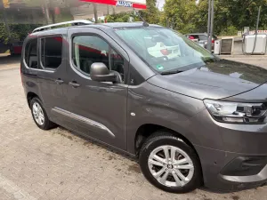 Toyota Proace City 1,2-l-Turbo 96kW L1 Team Deutsch...