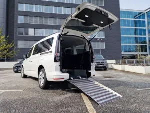 Volkswagen Caddy Maxi Heckeinstieg Rollstuhl