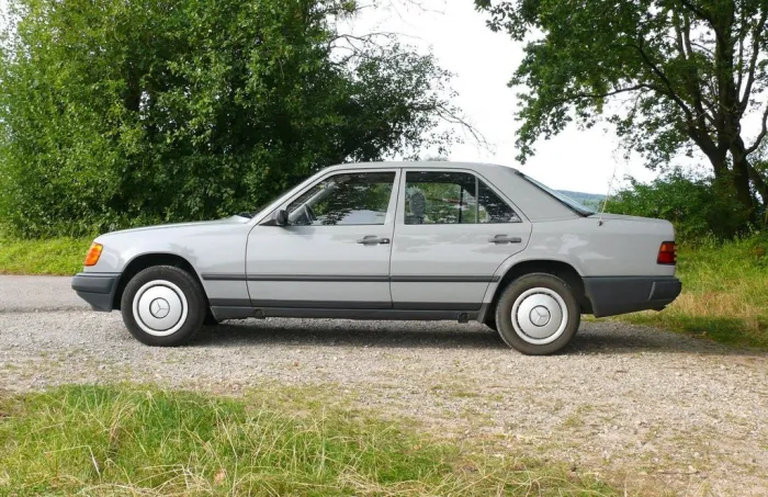 Mercedes-Benz MERCEDES BENZ W124 250D 2.HAND SEIT 14 JAH...