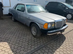 Mercedes-Benz Mercedes  w123  300 CD scheunenfund