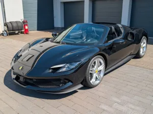 Ferrari 296 GTS/LIFT/LED Carbon Lenkrad / Racing Sitze