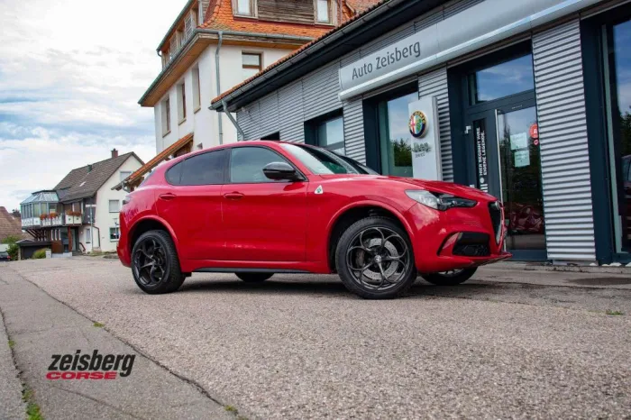 Alfa Romeo Stelvio QV 2.9l Q4-AT8 vom AR Vertragshändler