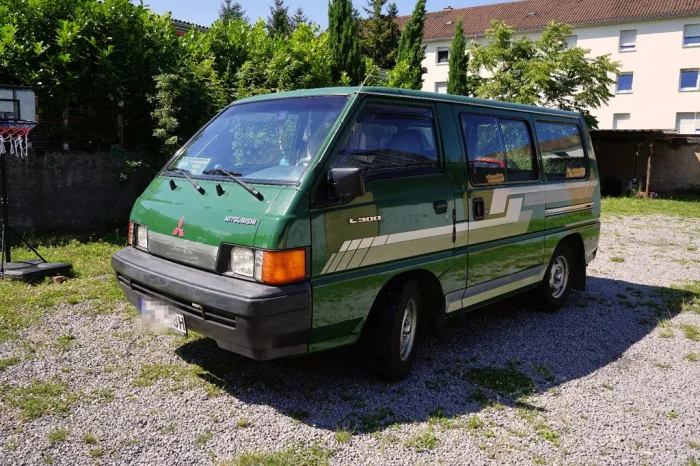 Mitsubishi L300 Bus Oldtimer 