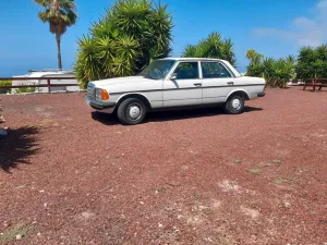 Mercedes-Benz Mercedes Benz W123 300 D, Standort Tenerif...