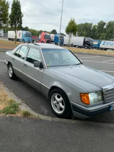Mercedes-Benz Mercedes E124 230