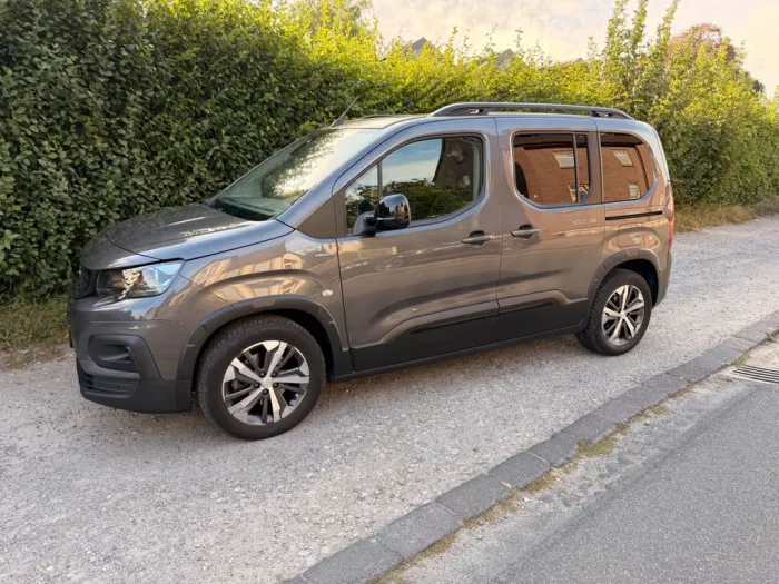 Peugeot Rifter BlueHDi 130 EAT8 Active L1 Active, grau, 