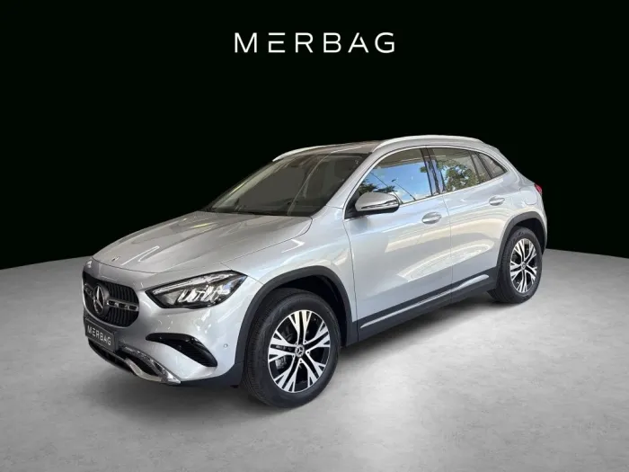 Mercedes-Benz GLA 180 Progressive Line Advanced LED RFK