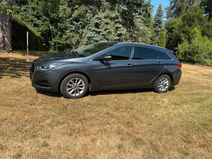 Hyundai i40 Kombi 1.7 CRDi Automatik -141 PS - TÜV 08/28