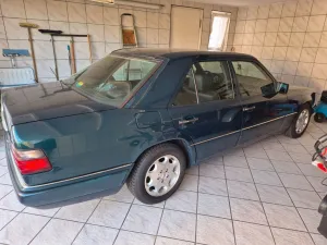 Mercedes-Benz E 320