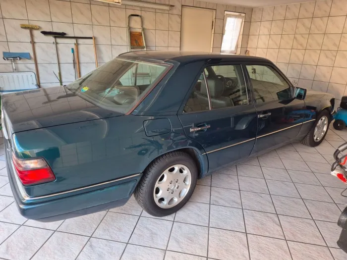 Mercedes-Benz E 320