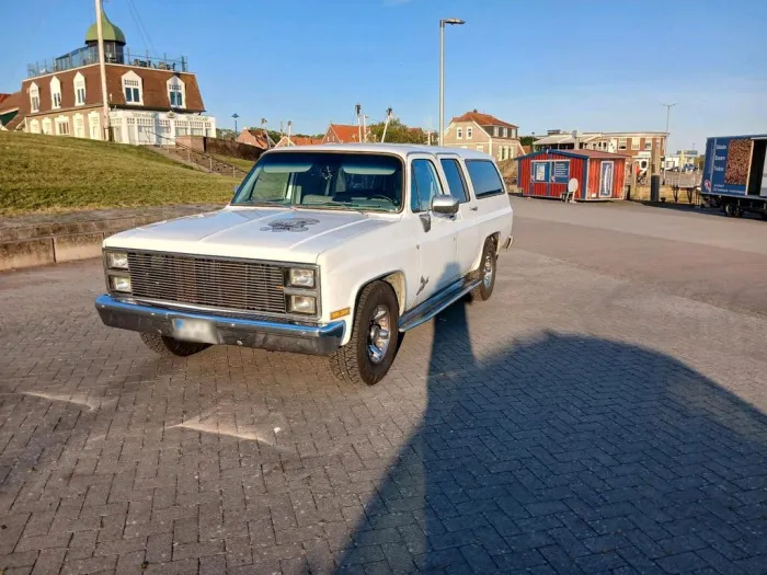 Chevrolet Suburban Silverado mit 454 Motor