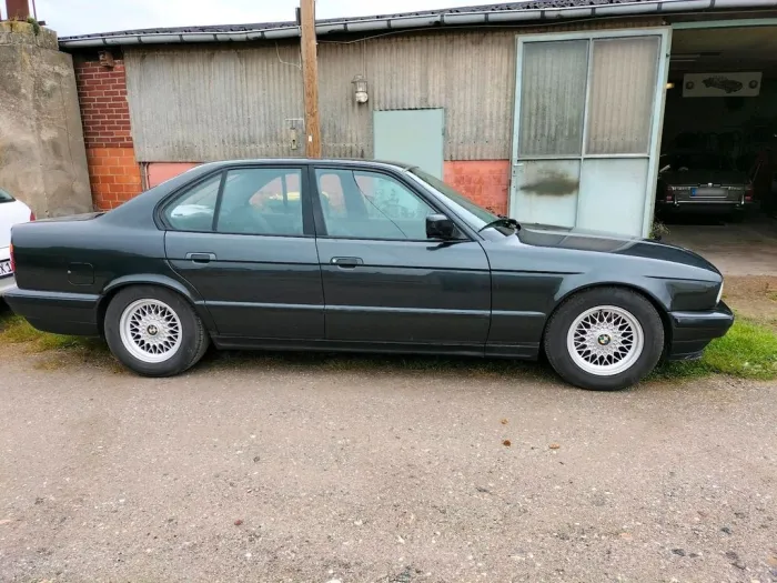BMW E 34.  BMW E 34 535I