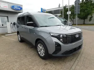 Ford Tourneo Courier Titanium Autom. 5 J. Garantie