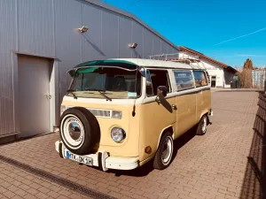 Volkswagen T2b Reprowesty Camper viel investiert 