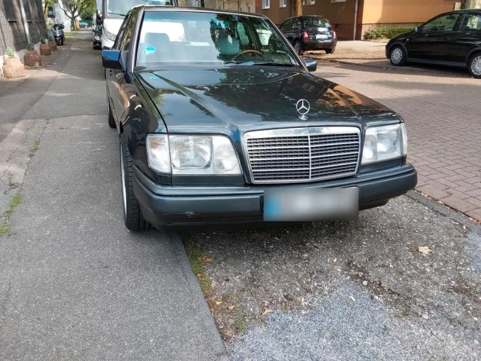 Mercedes-Benz MB W 124 220 E in guten Zustand mit H - ke...